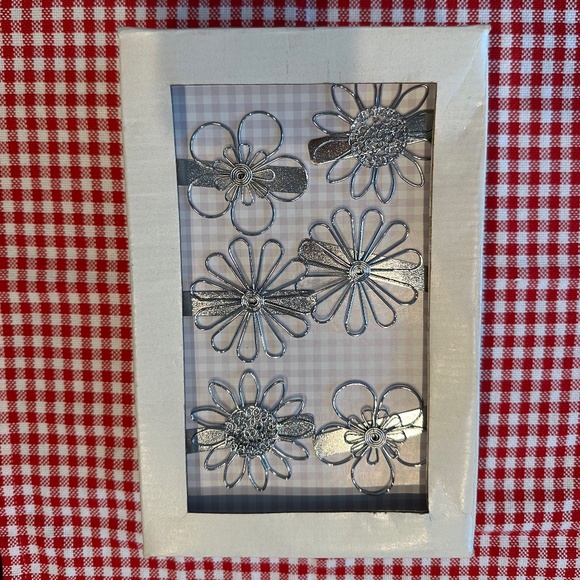 Daisy Tablecloth Clips (6) - Picture 2 of 3